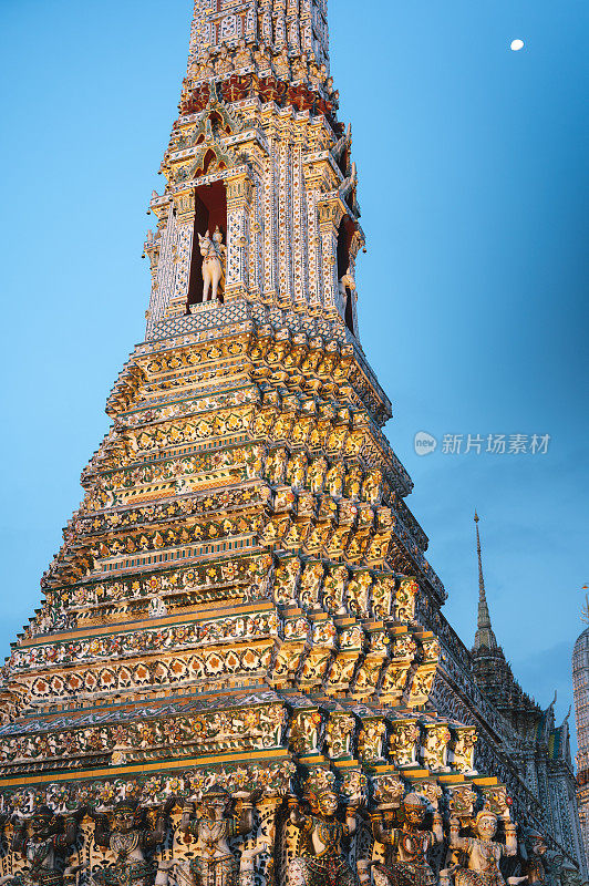 泰国曼谷最著名的寺庙Wat arun的细节建筑